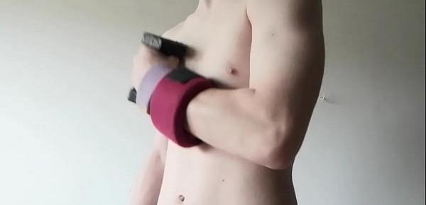  Young Guy Rou working out